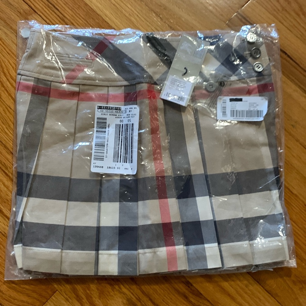 Burberry girls kilt skirt size 6T